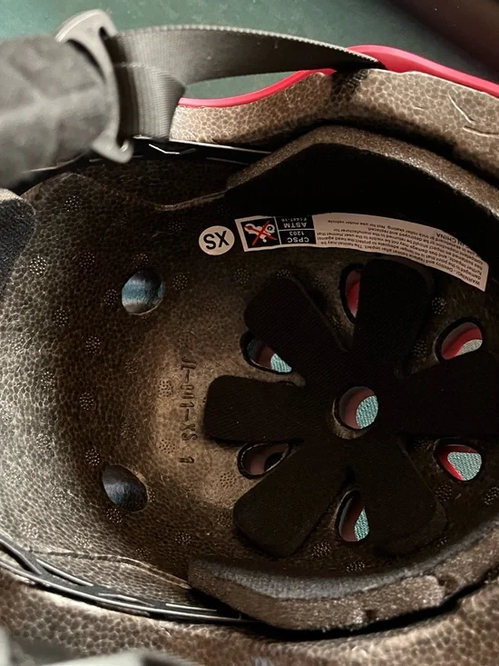 Source Unknown Red Kids Helmet - Picture 4 of 4